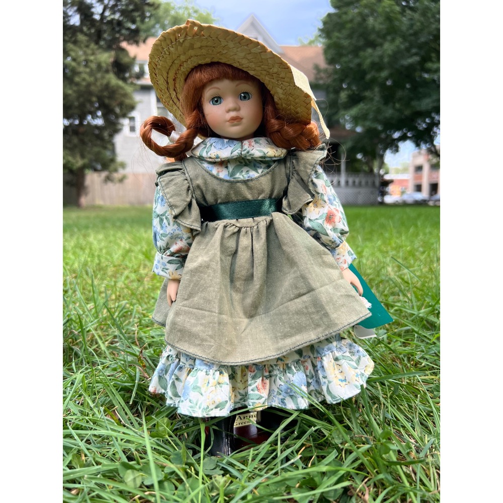 VTG 12" Anne of Green Gables Porcelain Doll Avonlea Traditions Heritage /Stand